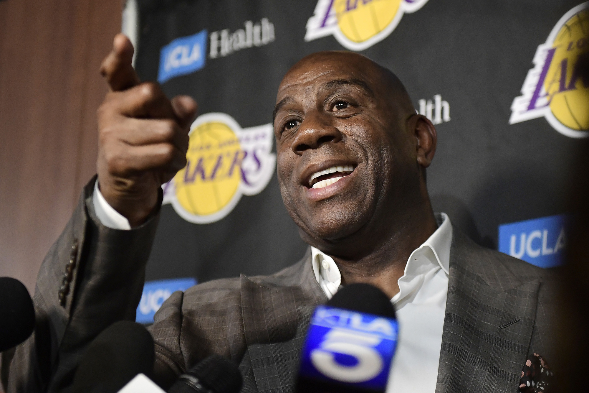 Magic Johnson has somebody apply him around to jot down tweets: Buy Lowe