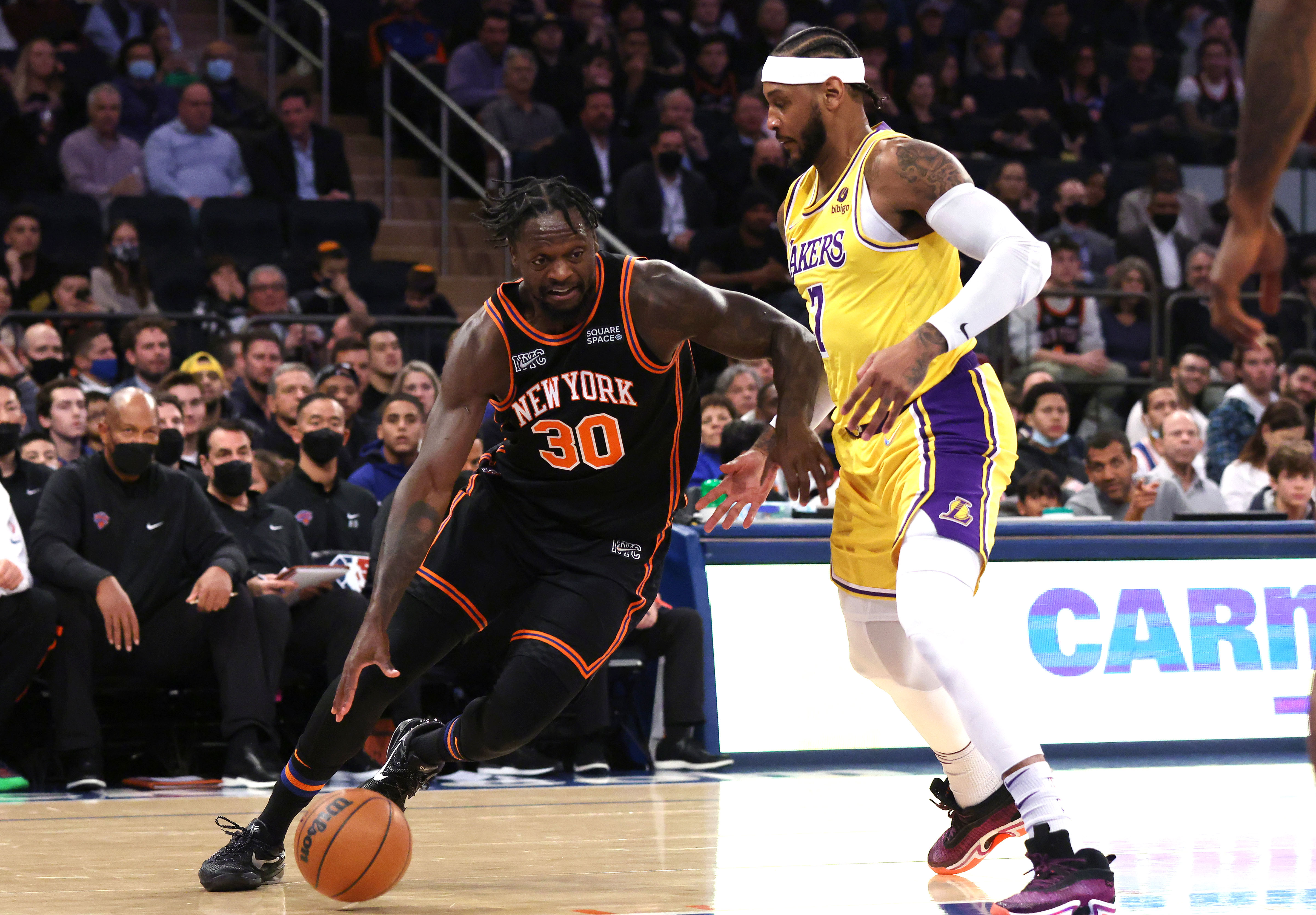 Julius Randle drives past Carmelo Anthony during the Knicks' win.