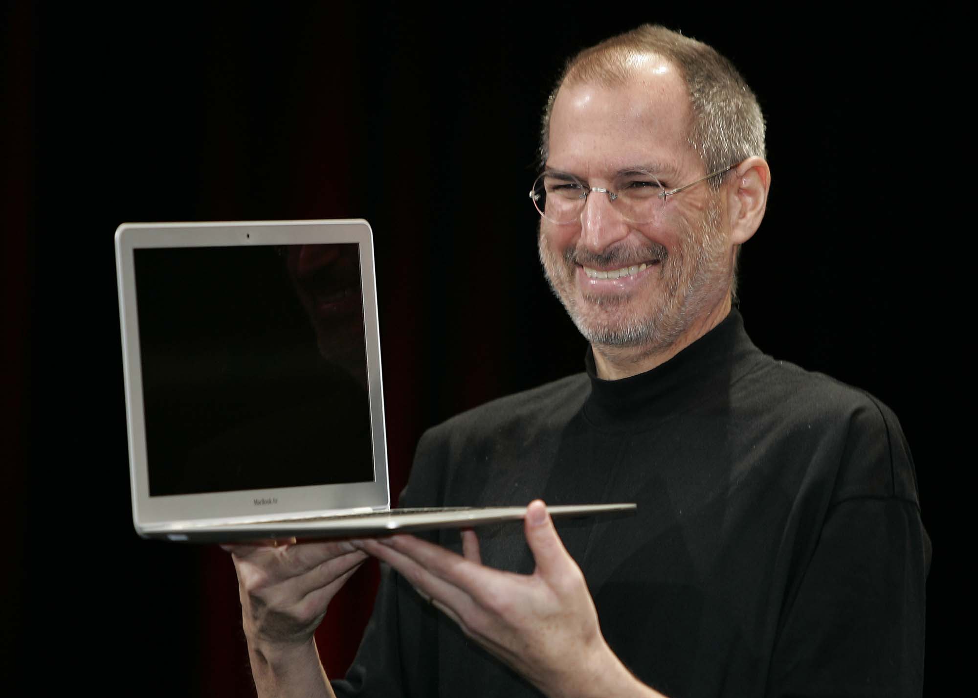 Steve Jobs unveils the Macbook Air in 2008