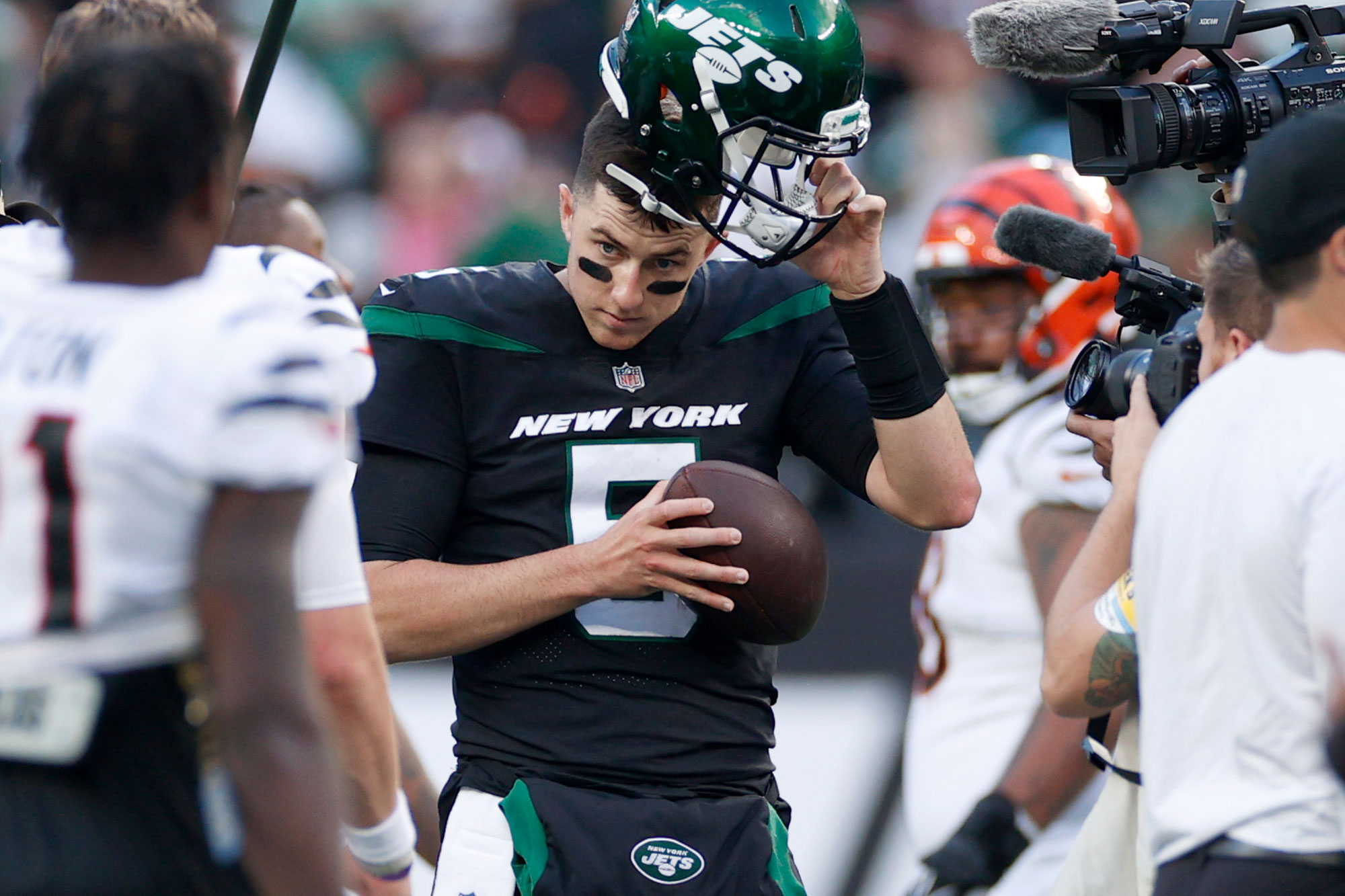 Mike White #5 of the New York Jets reacts after defeating the Cincinnati Bengals 34-31 in his first career start at MetLife Stadium on October 31, 2021 in East Rutherford, New Jersey. (Photo by Sarah Stier/Getty Images)