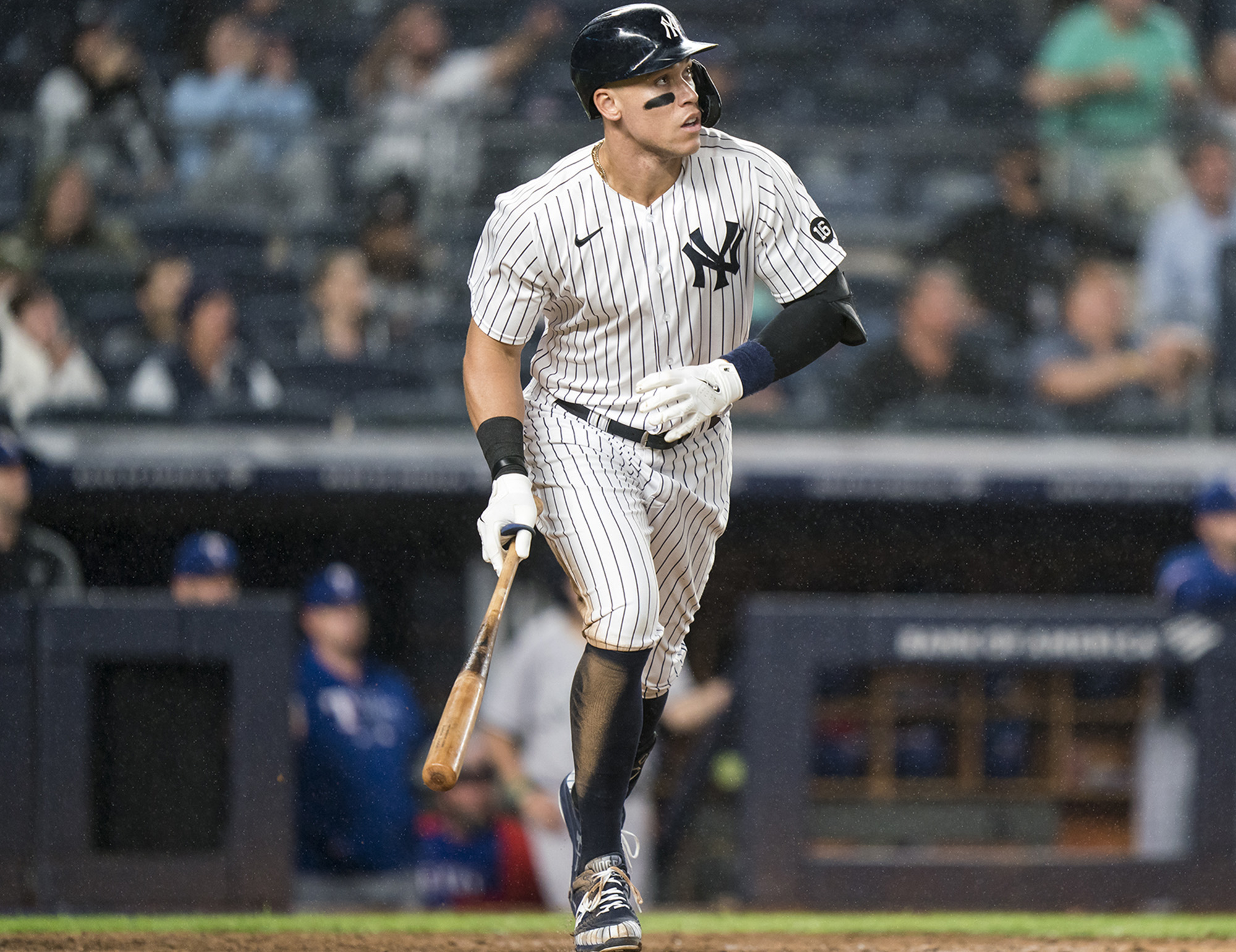 Aaron Judge hits a home run for the Yankees on Sept. 21, 2021.