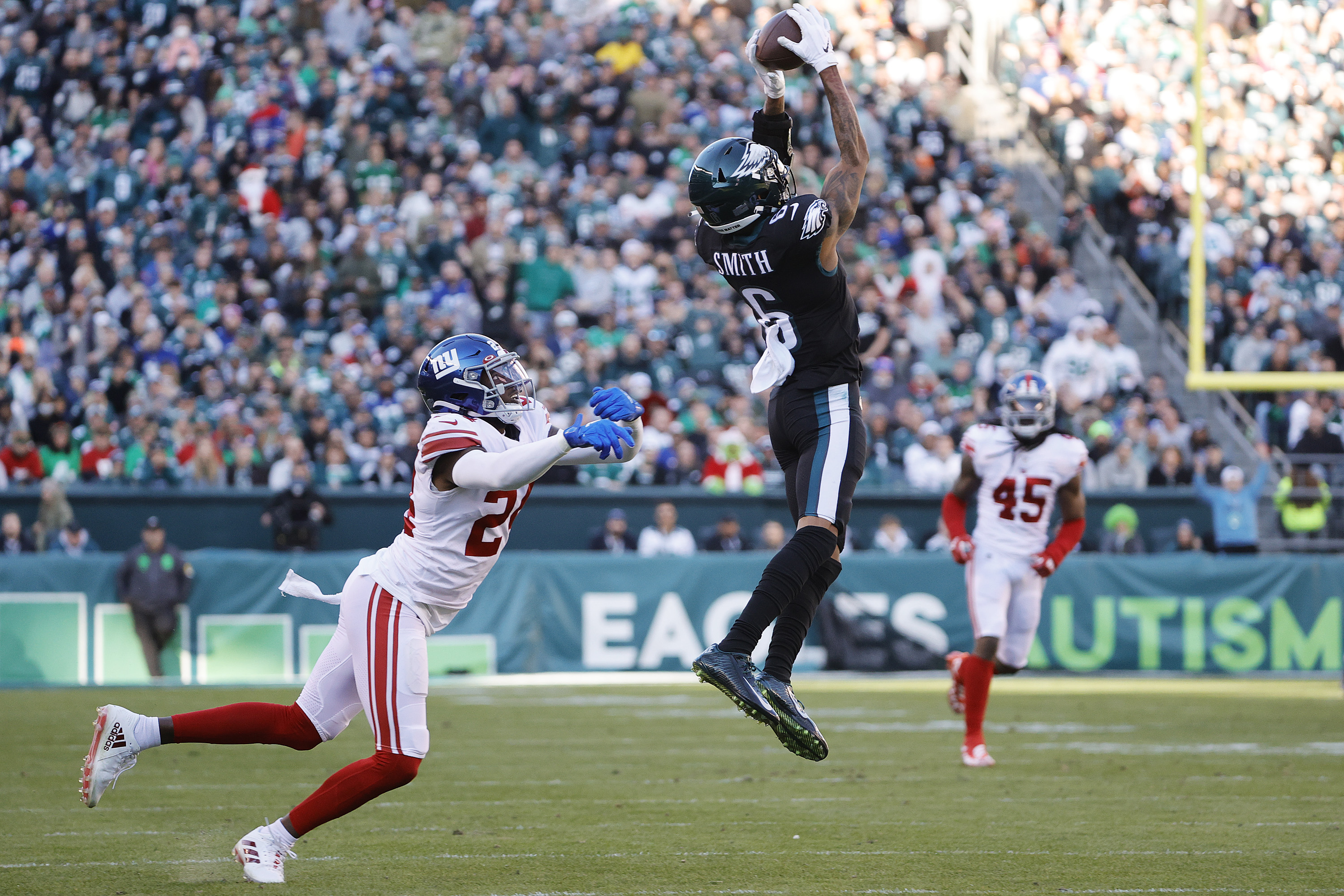 DeVonta Smith finished with five receptions for 80 yards and a touchdown in the Eagles' 34-10 win over the Giants. 