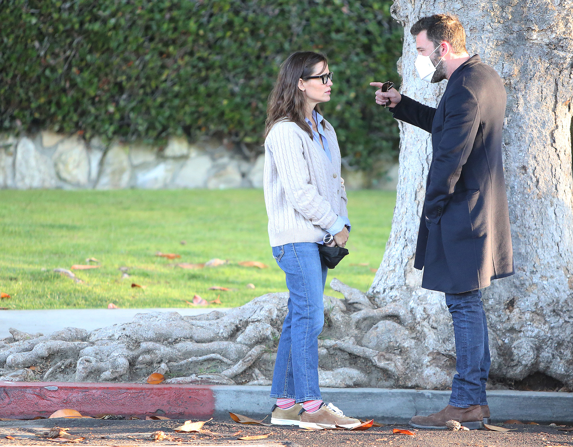 Affleck and Garner having what looks like a heated conversation.