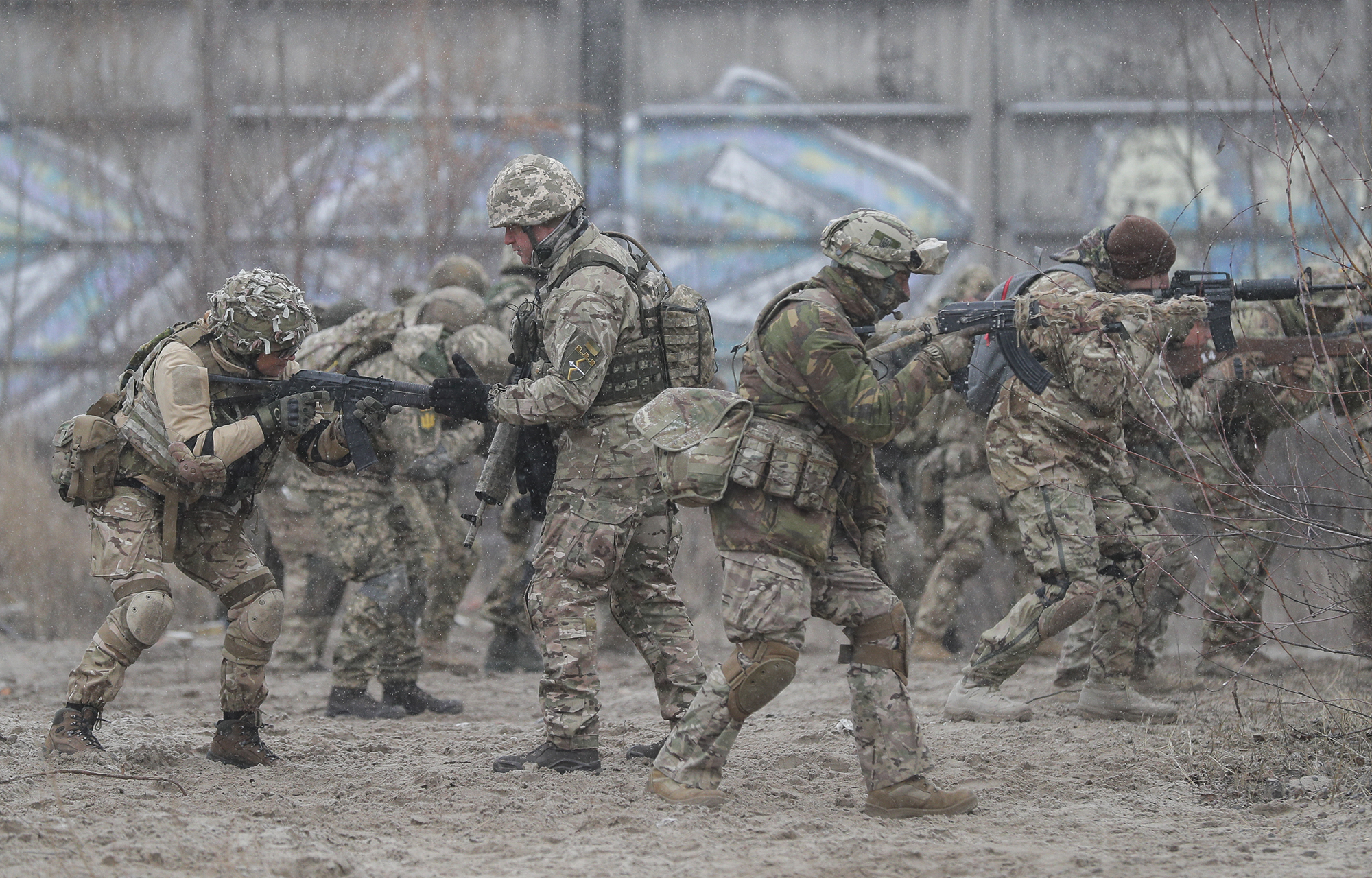 Ukrainian reservists attend a military exercise.