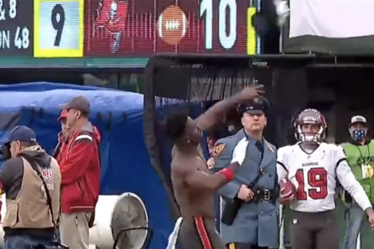 Buccaneers receiver tosses his undershirt into the crowd at MetLife Stadium on Sunday, Jan. 2, 2022, during the Buccaneers-Jets game.